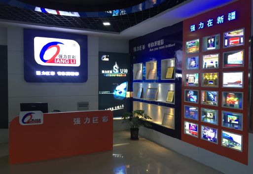 龙州整体显示屏店招的作用。