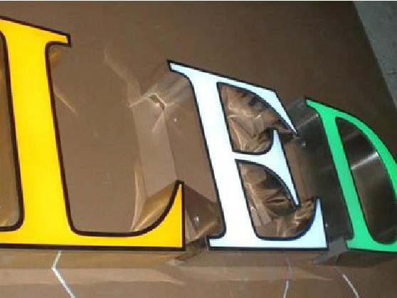 龙州介绍LED招牌的基础知识。